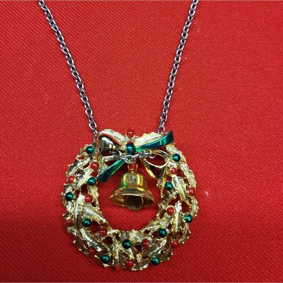 Christmas Pins/ Brooch Set of 2 Christmas Sleigh & Wreath Pin - Picture 9 of 10